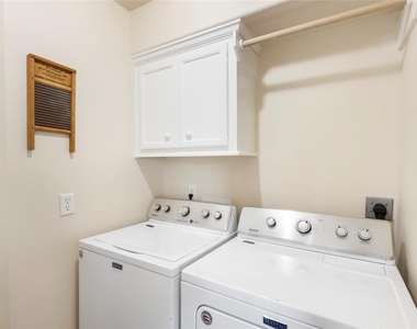 207 Foster Street - Photo Thumbnail 13