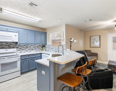 207 Foster Street - Photo Thumbnail 4
