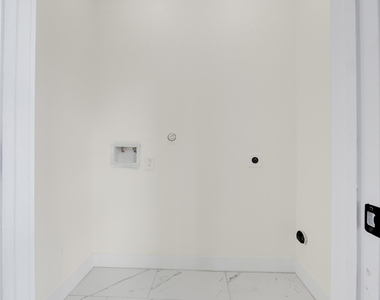 2412 Lucas Street - Photo Thumbnail 18