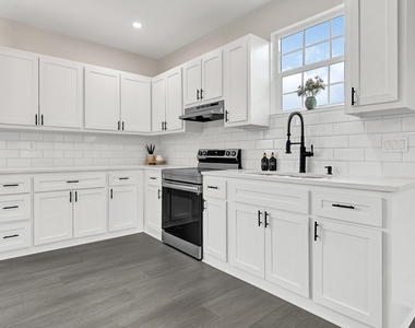 2412 Lucas Street - Photo Thumbnail 2