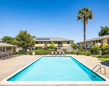 2550 S King Road - Photo Thumbnail 2
