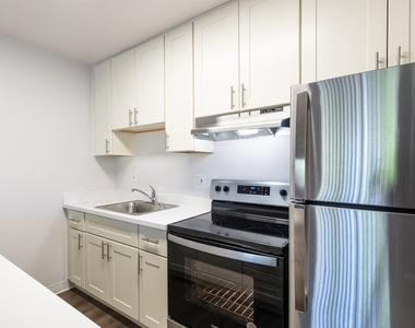 2550 S King Road - Photo Thumbnail 8