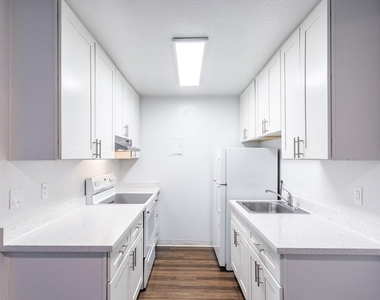 2550 S King Road - Photo Thumbnail 7