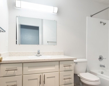 2550 S King Road - Photo Thumbnail 9