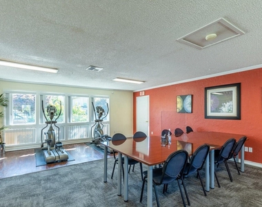 2550 S King Road - Photo Thumbnail 5