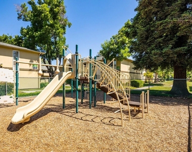 2550 S King Road - Photo Thumbnail 3
