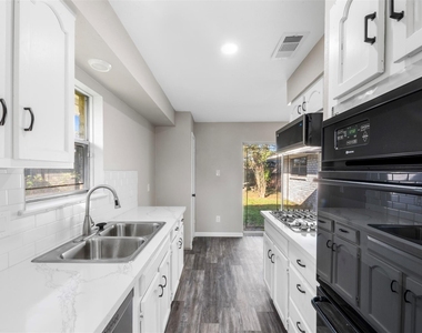 9627 N Glenwood Forest Drive - Photo Thumbnail 4