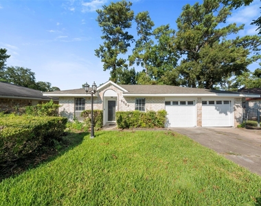 9627 N Glenwood Forest Drive - Photo Thumbnail 1