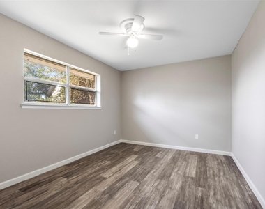 9627 N Glenwood Forest Drive - Photo Thumbnail 6