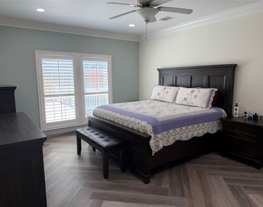 5525 Swan Drive - Photo Thumbnail 7