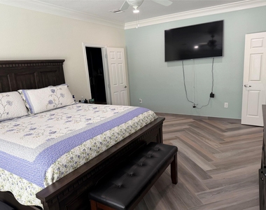 5525 Swan Drive - Photo Thumbnail 8