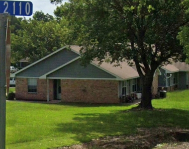 109 S Dunbar Lane - Photo Thumbnail 4
