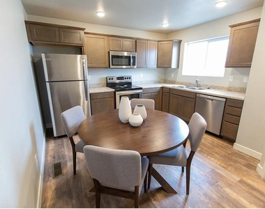 21155 Gosling Road - Photo Thumbnail 8