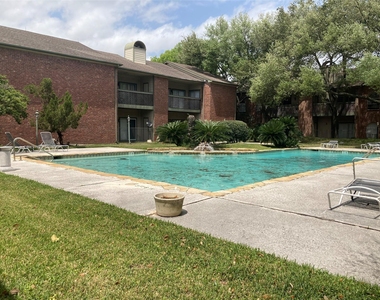 6500 Harbor Town Drive - Photo Thumbnail 7
