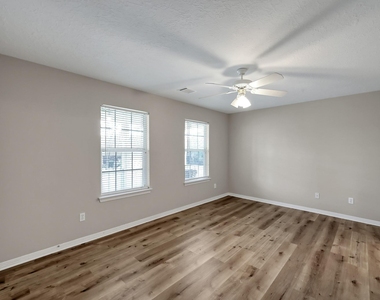 12102 Mustang Avenue - Photo Thumbnail 17