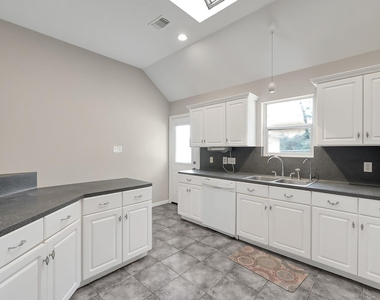 12102 Mustang Avenue - Photo Thumbnail 10