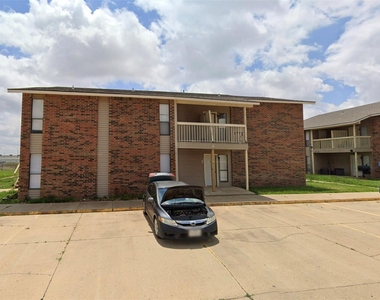 2700 N Hobart Street - Photo Thumbnail 3