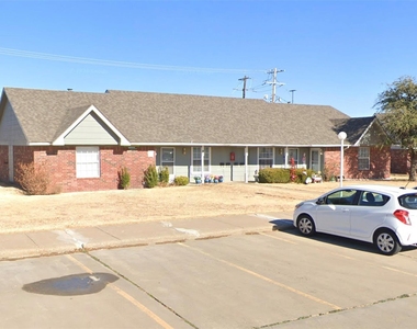 2700 N Hobart Street - Photo Thumbnail 9