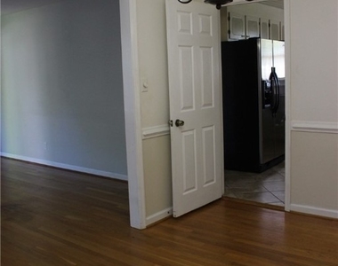 1301 Canterbury Lane - Photo Thumbnail 6