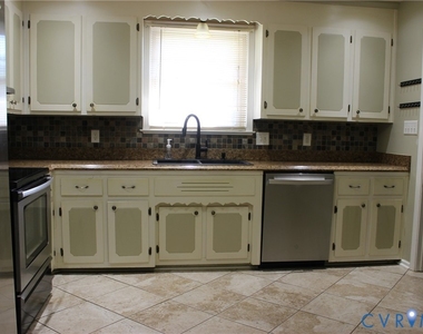 1301 Canterbury Lane - Photo Thumbnail 8