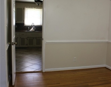 1301 Canterbury Lane - Photo Thumbnail 7