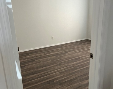 27501 Playa Del Rey Lane - Photo Thumbnail 6