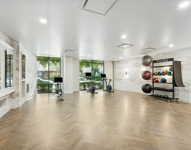2724 Kipling Street - Photo Thumbnail 4