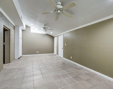 1422 Walnut Bend Lane - Photo Thumbnail 4
