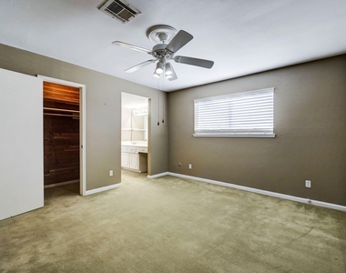 1422 Walnut Bend Lane - Photo Thumbnail 6