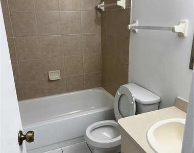 22523 Westchester Boulevard - Photo Thumbnail 4