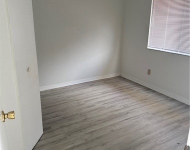 22523 Westchester Boulevard - Photo Thumbnail 3