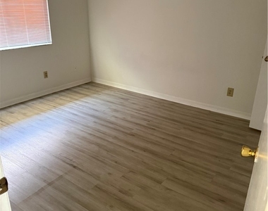22523 Westchester Boulevard - Photo Thumbnail 5
