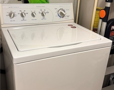 6490 Aragon Way - Photo Thumbnail 7