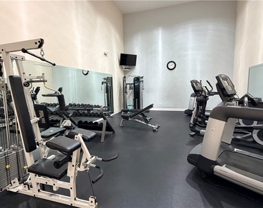 6490 Aragon Way - Photo Thumbnail 14