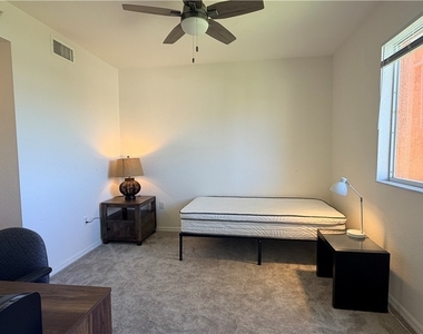 6490 Aragon Way - Photo Thumbnail 23