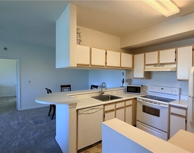 6490 Aragon Way - Photo Thumbnail 34