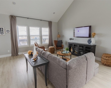 809 Todville Road - Photo Thumbnail 33