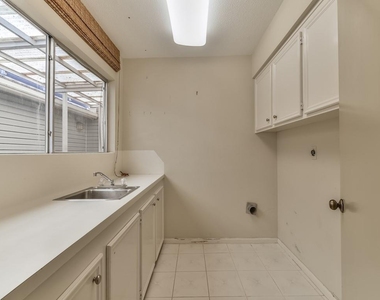 9406 Bassoon Drive - Photo Thumbnail 15