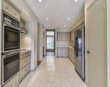 9406 Bassoon Drive - Photo Thumbnail 10