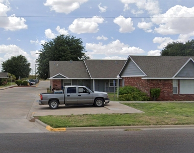 305 N Everts Street - Photo Thumbnail 5
