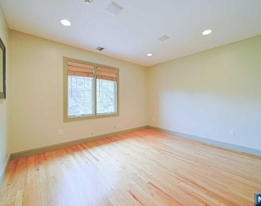 2 Candlewood - Photo Thumbnail 23