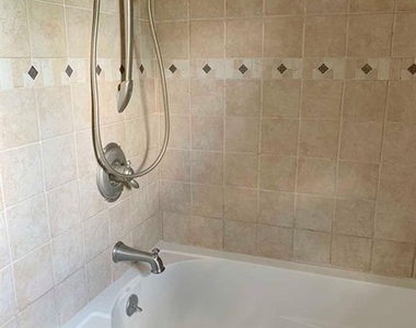 126 Hawthorne - Photo Thumbnail 17