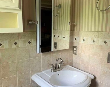 126 Hawthorne - Photo Thumbnail 18
