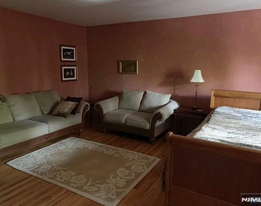 126 Hawthorne - Photo Thumbnail 11