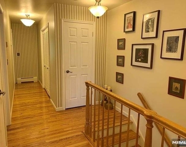 126 Hawthorne - Photo Thumbnail 14