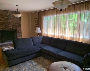 126 Hawthorne - Photo Thumbnail 4