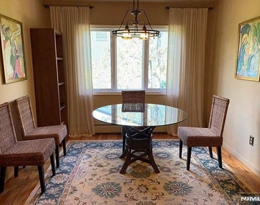 126 Hawthorne - Photo Thumbnail 10