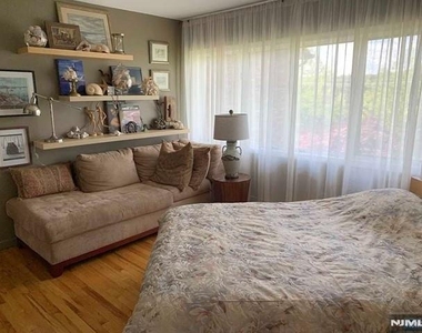 126 Hawthorne - Photo Thumbnail 9