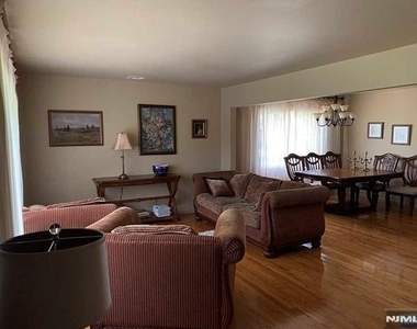 126 Hawthorne - Photo Thumbnail 6