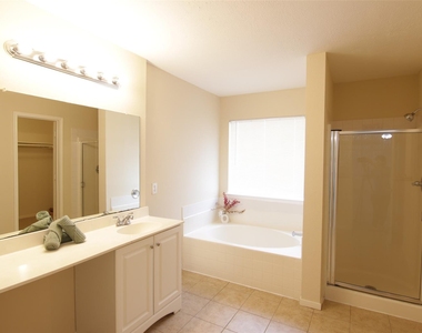 16938 Watering Oaks Lane - Photo Thumbnail 13